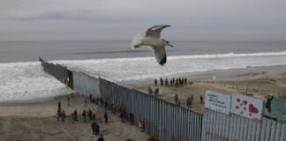 Supremo de EE. UU. avala a Trump y le permite retirar el 'parole' humanitario a medio millón de migrantes