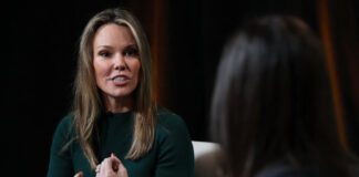 El director de CBS News dejará la empresa en medio de tensiones con Trump.