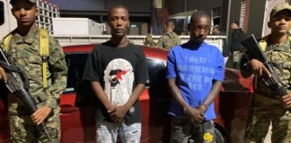 UN POLICÍA Y UN MILITAR ATRAPADOS TRANSPORTANDO HAITIANOS INDOCUMENTADOS