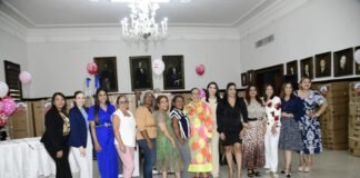 Gobernadora Rosa Santos celebra día de las madres con comunicadoras de Santiago