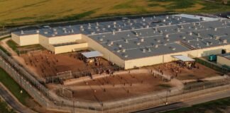 “Preferiría ser deportado que estar aquí”: denuncian graves abusos contra los derechos humanos de migrantes detenidos en El Paso | Inmigración en Estados Unidos