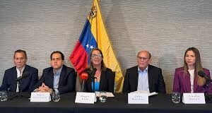 HABLAN EN RUEDA DE PRENSA LIBERADOS EMBAJADA EN VENEZUELA