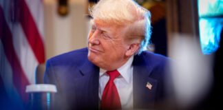 Donald Trump: ¿presidente o "rey" de Estados Unidos?