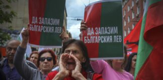 Bulgaria recibe luz verde para unirse a la eurozona en 2026 en medio de protestas y escepticismo