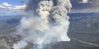 Incendios en Canadá: aumentan las evacuaciones y el humo ya llegó a Estados Unidos