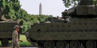 ¿Un desfile a lo grande por los 250 años del Ejército de EE. UU. o los 79 de Trump?