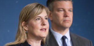 Lo que sabemos del asesinato de la demócrata Melissa Hortman y su esposo