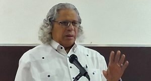 Panel “Hacia una sociedad más equitativa, moderna e integral” plantea transformaciones urgentes en gobierno local, drenaje urbano y salud mental