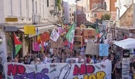 PROTESTAN CONTRA BEZOS Y SU BODA EN VENECIA