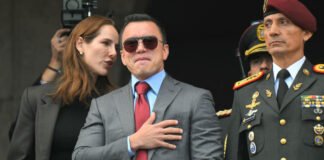 Noboa recorta el Gobierno de Ecuador de 20 a 14 ministerios y desvincula a 5.000 funcionarios
