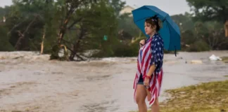 RÍO ARRASA CAMPAMENTO CRISTIANO EN TEXAS