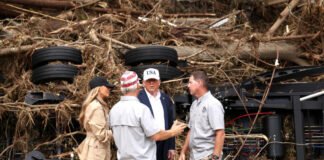 Una semana de la tragedia en Texas: 120 muertos, 170 desaparecidos y primera visita de Trump