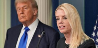 WSJ: Departamento de Justicia habría avisado a Trump que su nombre aparece en papeles del caso Epstein