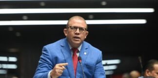 Diputados de FP reeligen a Rafael Castillo como su vocero en la CD