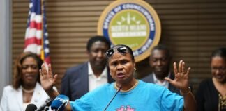 Un juez federal bloquea el intento del Gobierno de Trump de acabar con el TPS de medio millón de haitianos | Inmigración en Estados Unidos