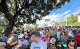 «EL JARDÍN NO SE TOCA»: HACEN CADENA HUMANA EN DEFENSA DEL BOTÁNICO
