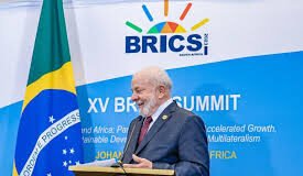 LULA SE DESPIDE DEL DÓLAR: «NADIE ELIGIÓ ESA MONEDA COMO DUEÑA DEL MUNDO»