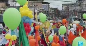 EN VENEZUELA MADURO LLAMA A VOTAR, OPOSITORES A ABSTENERSE