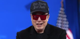 Musk sigue al mando: Tesla lo premia con un millonario paquete accionario