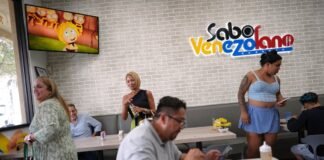 Un juez federal suspende su decisión sobre el TPS de los venezolanos y deja a miles de inmigrantes en vilo | Inmigración en Estados Unidos