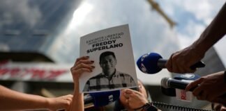 Más de 850 presos políticos siguen en las cárceles de Venezuela