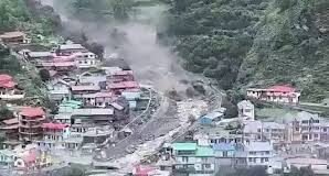 LLUVIAS EN LA INDIA: UN PUEBLO ENTERO ARRASADO POR DESLAVE