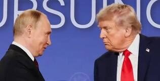 TRUMP, PUTIN Y LA ALFOMBRA ROJA QUE TERMINÓ EN PIEDRA