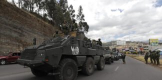 Un manifestante muerto, doce militares heridos y 17 retenidos durante las protestas en Ecuador