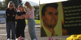 Críticos de Charlie Kirk pierden sus empleos por comentarios en línea tras su muerte