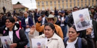 Las familias de colombianos presos en Venezuela le reclaman a Petro negociar su libertad