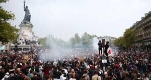 FRANCIA ARDE PERO NO SE PARALIZA
