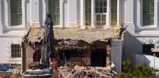 El salón de baile en la Casa Blanca: la bola de demolición marca a fuego la huella de Trump