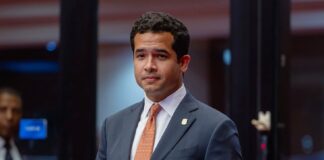 Omar Fernández exige cumplir la ley y liberar de impuestos salarios de hasta RD$52,000