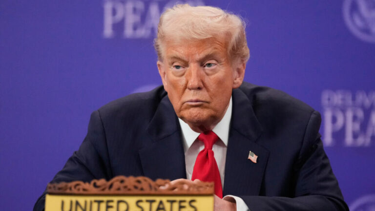 EDITORIAL: Donald Trump, el presidente más poderoso, sobre la cuerda floja