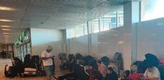 Pasajeros afectados por la cancelación de los vuelos a Venezuela siguen varados en Barajas cuatro días después | Noticias de Madrid