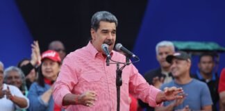 Maduro canta ‘Imagine’ de John Lennon en medio de las tensiones con EE UU | Vídeos