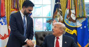 DE «COMUNISTA LUNÁTICO» A «EXCELENTE ALCALDE»