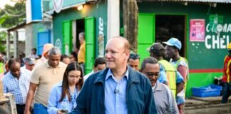 Alcalde Ulises Rodríguez supervisa trabajos de construcción de aceras y contenes en 18 calles de Los Solares de Bella Vista.