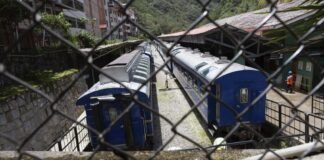 Perú: al menos un muerto y 30 heridos tras choque de trenes en vía a Machu Picchu