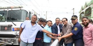 Senador Daniel Rivera logra nuevo camión de bomberos para Santiago Oeste