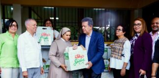Leonel Fernández con solidaridad navideña en el Gran Santo Domingo y Santiago