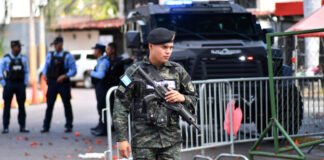 "No va a haber ningún golpe": las Fuerzas Armadas de Honduras cierran filas con el Gobierno