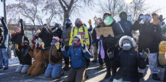 Nueva ola de protestas en Minneapolis tras la muerte de un hombre a manos de agentes federales
