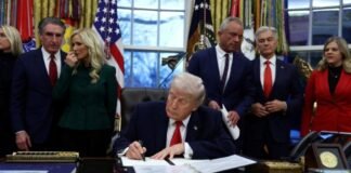 ¿En qué consiste la amenaza de Trump de imponer aranceles a países que proporcionen petróleo a Cuba?