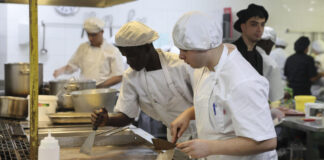 El Gobierno de España aprueba la regularización de más de 500.000 inmigrantes indocumentados