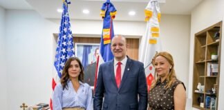 Alcalde Ulises Rodríguez recibe visita de la embajadora de Estados Unidos y la vicepresidenta Raquel Peña en Santiago