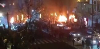 Irán: manifestantes exigen fin del sistema teocrático chiita; ayatolá denuncia injerencia de EE. UU.