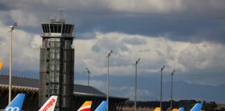 Las aerolíneas españolas analizan si reanudar los vuelos a Venezuela tras levantar Trump el veto | Empresas