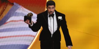 “Fuera Ice”: Bad Bunny gana premio al álbum del año en los Grammy y se pronuncia contra política antimigratoria
