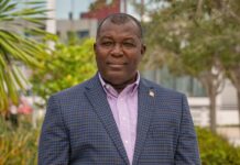 El Gobierno de Trump quiere desnaturalizar a un exalcalde de Florida acusado de mentir sobre su identidad por décadas | Inmigración en Estados Unidos